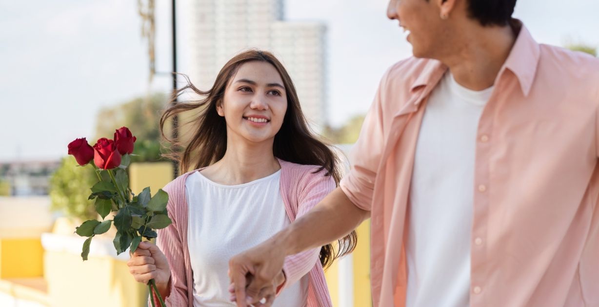 العطاء والوفاء والصدق من أصدق مشاعر الحب الحقيقي​ وأنبلها