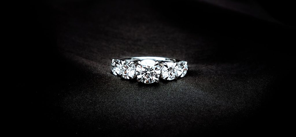 ما هو الذهب الابيض؟ أبرز المعلومات عن أنواعه وأسعاره وعيوبه