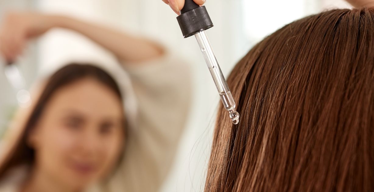 تعرفي على أفضل زيوت خفيفة للشعر منخفض المسامية​