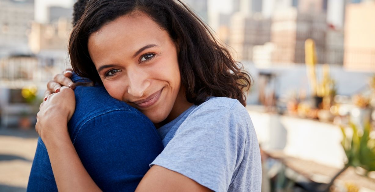 تعرفي على تأثير الحضن على الرجل​ وما أنواع الأحضان التي يفضلها الرجال؟