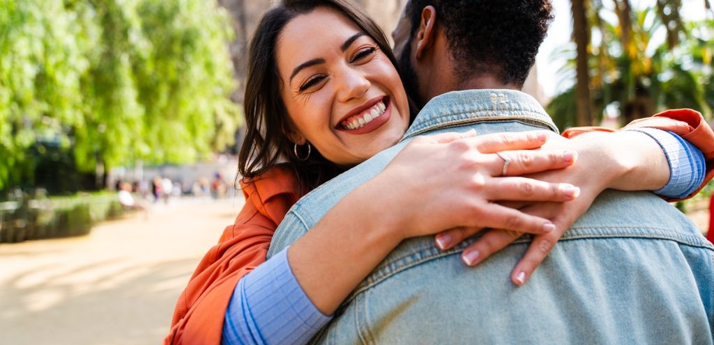 العطاء والوفاء والصدق من أصدق مشاعر الحب الحقيقي وأنبلها