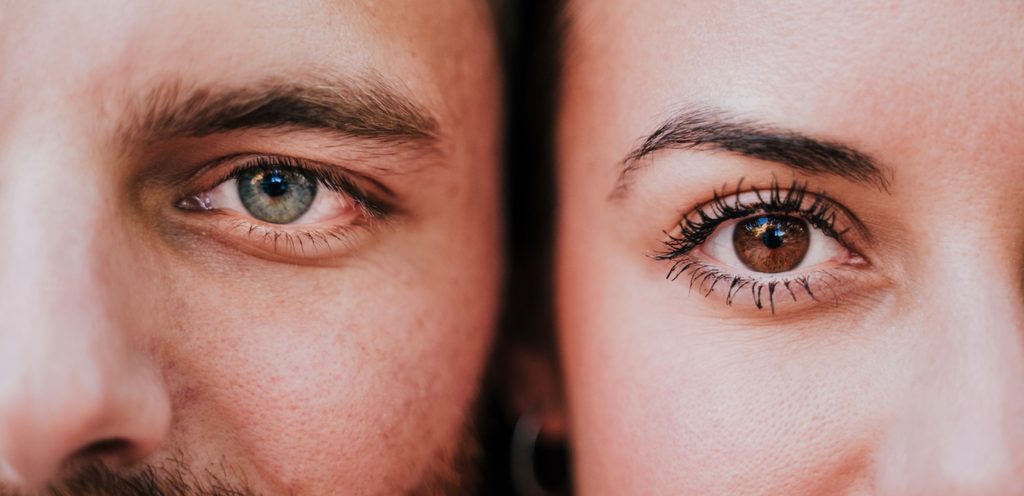 أجمل عبارات عن نظرات العيون التي تهمّ العاشقات