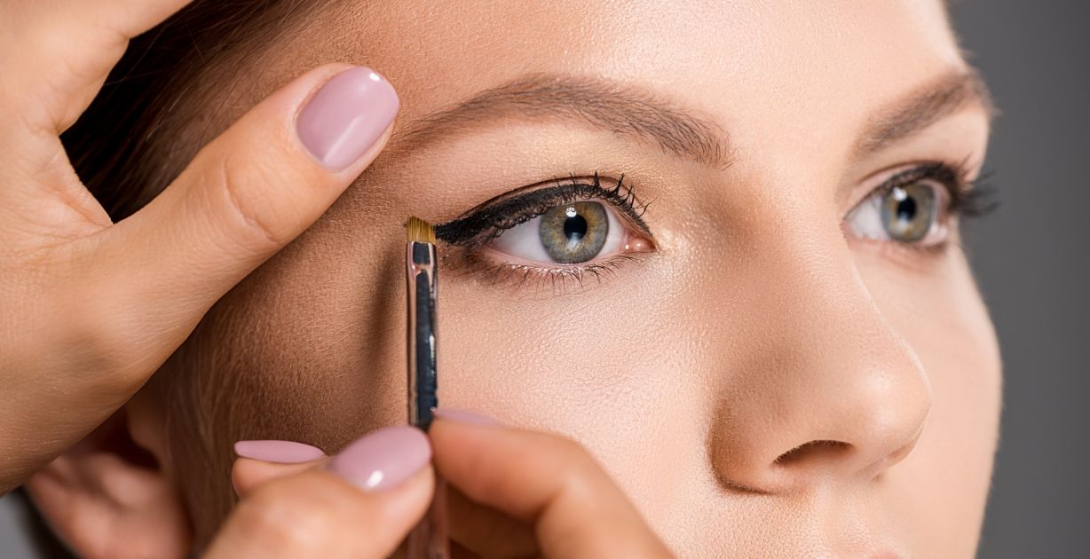 اتجاه أيلاينر ذيل السمكة Fishtail Eyeliner ليس مجرد رسمة عصرية للعيون!