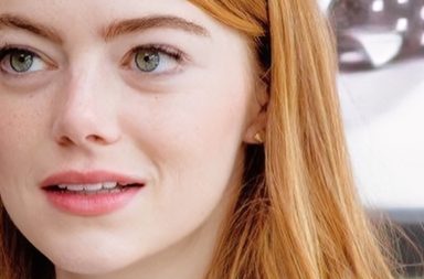 ما هو فيلم ايما ستون النجمة الهوليوودية ذات الشعر الأحمر الذي نال إعجاب الكثيرين؟