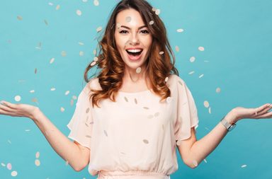 كيف تختارين فستان زفاف كضيفة دون كسر قواعد الإتيكيت؟