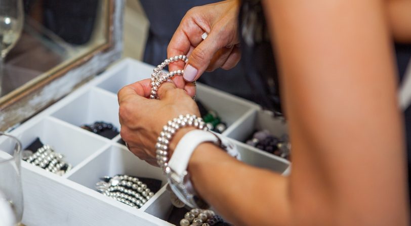 دليلكِ الشامل لمعرفة الفرق بين الذهب الأبيض والأصفر​