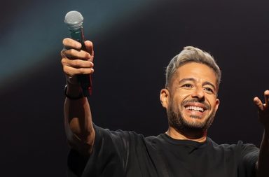 محمد حماقي يصدم جماهيره بصورة من المستشفى!