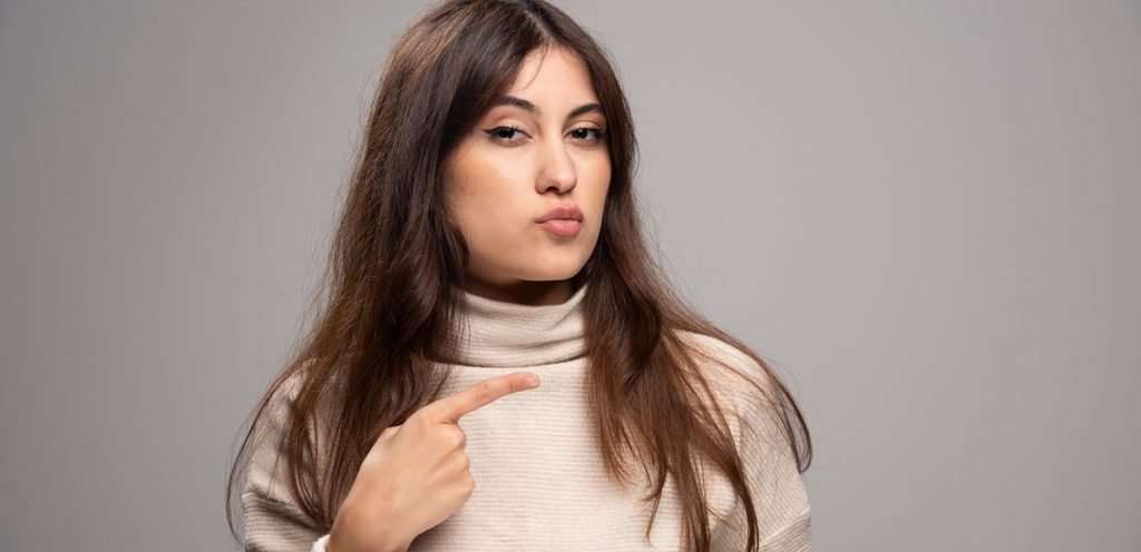 ما هي عزة النفس؟ إليكِ أجمل الكلمات والعبارات التي تدل على الكبرياء