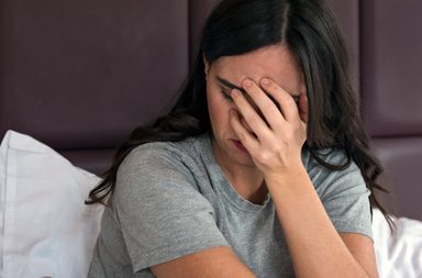 ما اسباب انقطاع النفس اثناء النوم​؟ وما العوامل التي تزيد من خطر انقطاعه؟