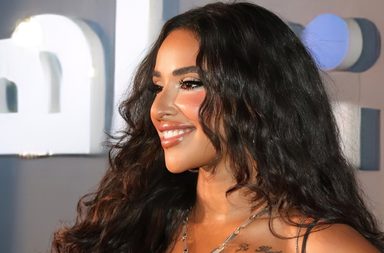 آية سماحة في أول ردّ لها بعد بيان الصحافيين والمصورين ضدها وزوجها!