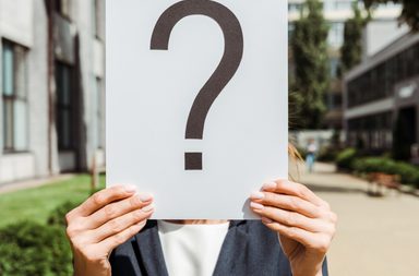 كيف تتخذين قرارات ذكية دون التردد؟ تقنيات عقلية بسيطة