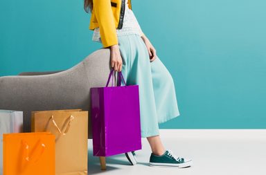 الترند العكسي: كيف تعود صيحات التسعينات بقوة؟