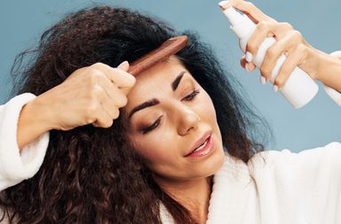 دليلكِ الشامل لمعرفة الفرق بين الزيوت الساخنة والباردة للشعر