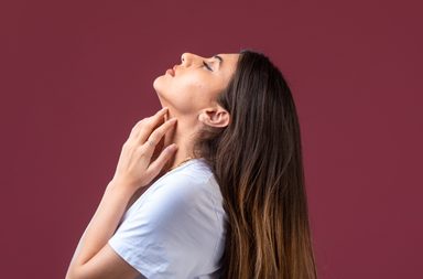 حساسية الوجه​ المفاجئة: تعرفي على أعراضها وأسبابها