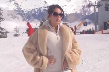 صورة جديدة لجورجينا رودريغز تستعرض فيها وشمها الجديد باللغة العربية!