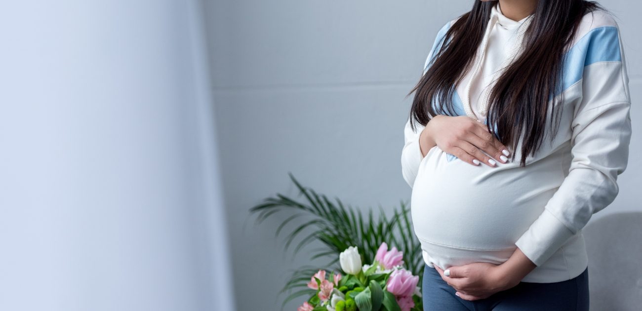 فساتين حامل ناعمه: 5 نصائح لتختاري الفستان المناسب!