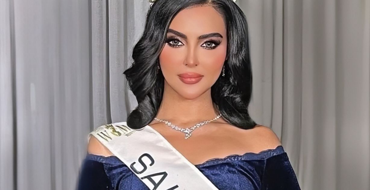 رومي القحطاني تكسر البروتوكول في عرض ملابس السباحة بأحد مسابقات الجمال..فماذا ارتدت!؟