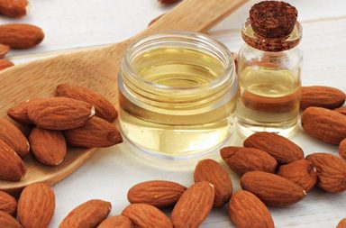 ما بين فوائد زيت اللوز المر للوجه​ ومخاطر استخدامه!