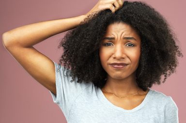 اختبار مسامية الشعر​ خطوة مهمة قبل شراء أي منتج للعناية به