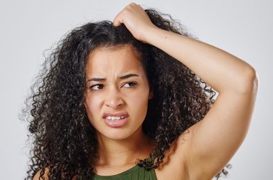 نصائح مهمة لاتباع روتين أسبوعي لإنعاش الشعر التالف