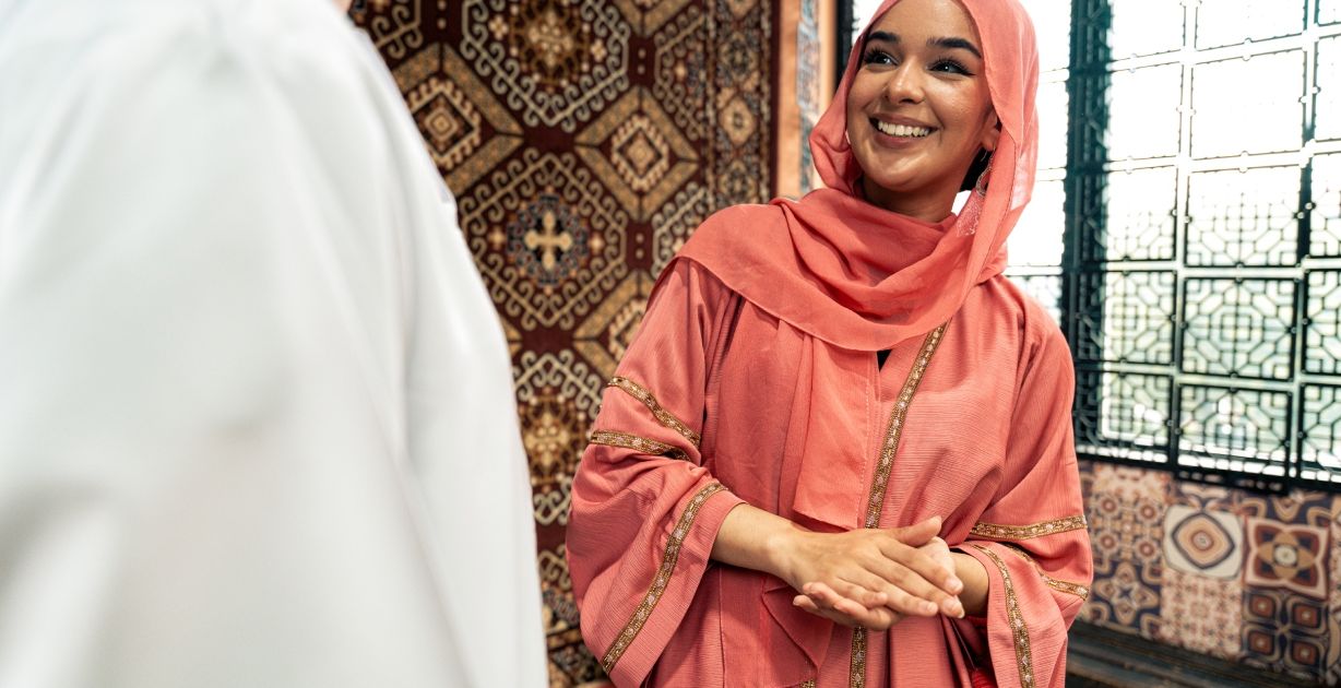 نصائح عليكِ اتباعها عند شراء عبايات ملونة للسفر