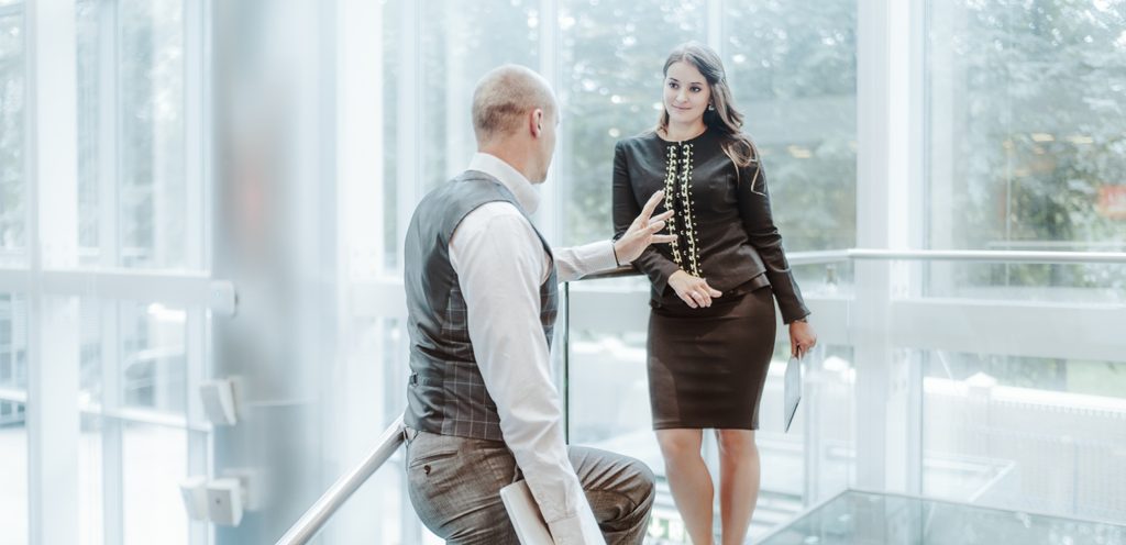 تعرفي على علامات لغة الجسد في الحب عند الرجل بالصور