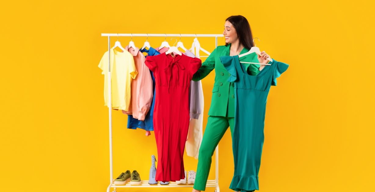 قطع الـCapsule Wardrobe: كيف تبنين خزانتكِ الذكية بـ10 قطع فقط؟