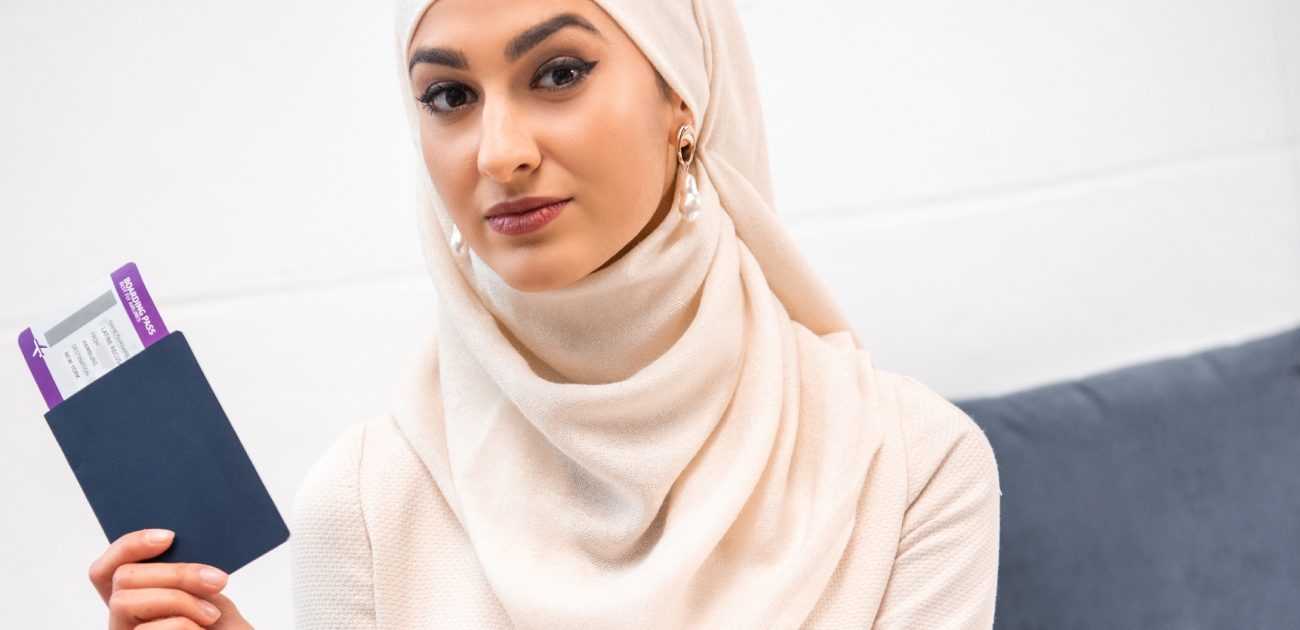 نصائح وتنسيقات لبس محجبات للسفر اعتمديها في إطلالاتك!