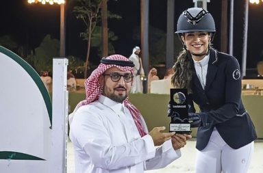 السعودية فنون الحميدان تتوج بلقب "أفضل فارسة" لقفز الحواجز للموسم 2024-2025
