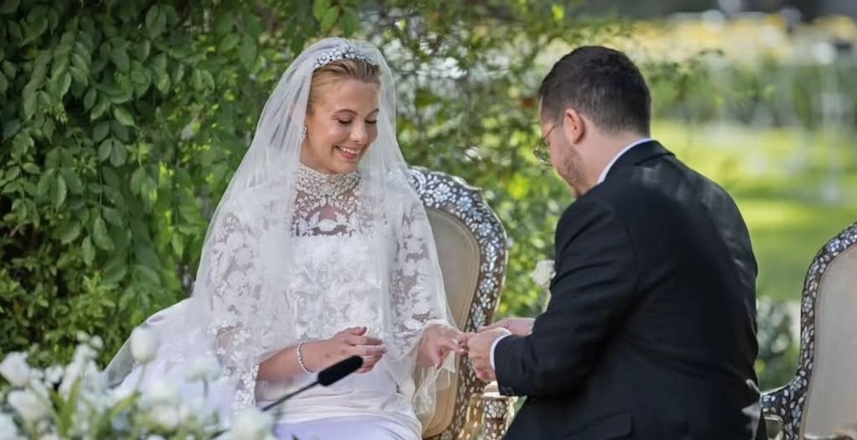 العائلة الملكية الأردنية تحتفل بزواج الأميرة عائشة بنت فيصل بن حسين على السيد كريم المفتي