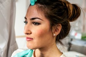 تعرفي على أنواع عمليات تجميل الأنف العريض!
