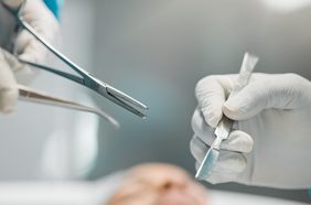 "غير طبيعية بما يكفي": نجمات يندمن على قرارات تجميلية متهورة!