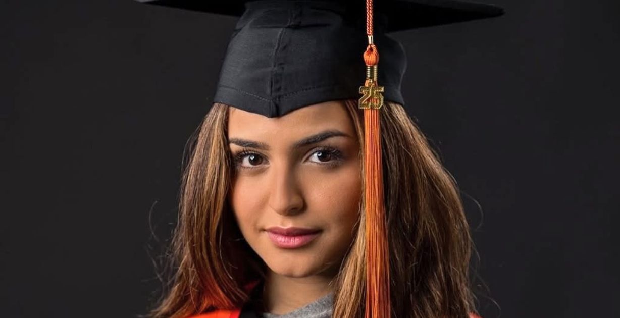 حلا الترك تحتفل بتخرجها من الجامعة...وغياب والدتها يثير التساؤلات!