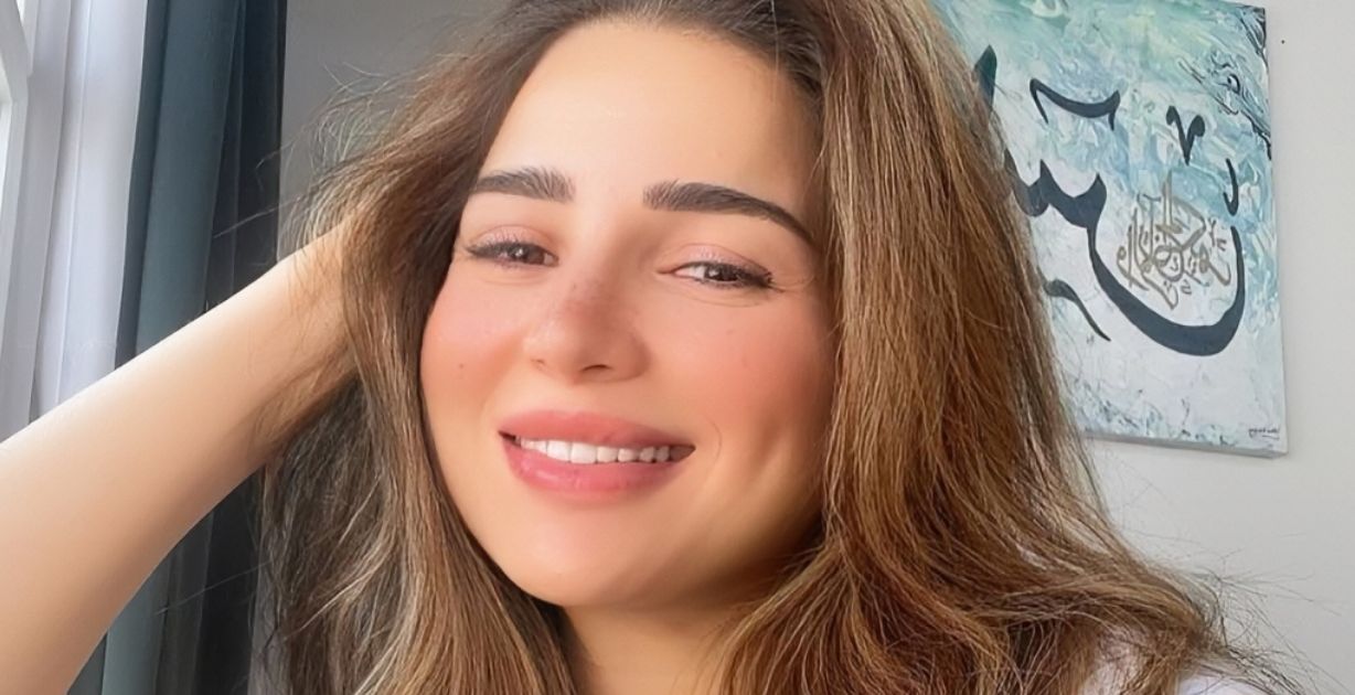بمكونات منزلية بحتّة: مي عز الدين تكشف عن أسرار جمال بشرتها