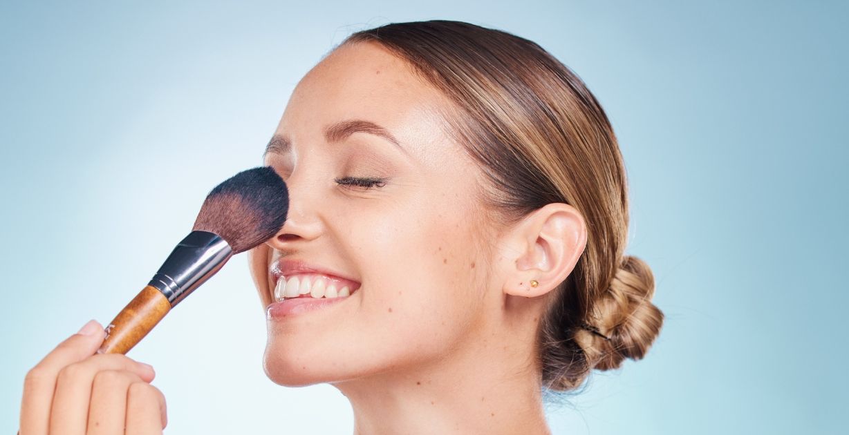 روتين العناية بالبشرة الدهنية لتعزيز نضارتها