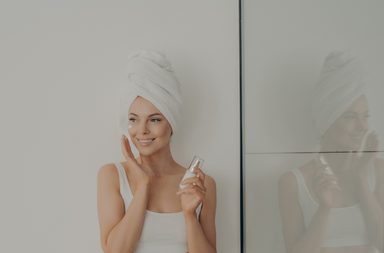 روتين مسائي طبيعي للجسم قبل النوم: استرخاء وعناية في 10 دقائق