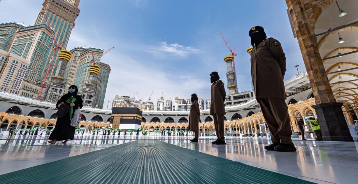 المرأة السعودية تثبت حضورها في موسم الحج عامًا بعد عام... إليك أبرز الأدوار التي تقوم بها