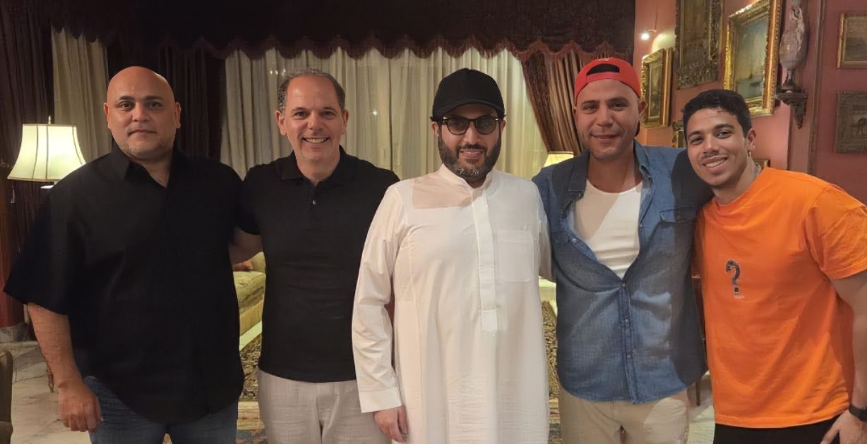 تركي آل الشيخ يكشف عن تفاصيل زيارته لـ"الزعيم" عادل إمام في منزله في مصر