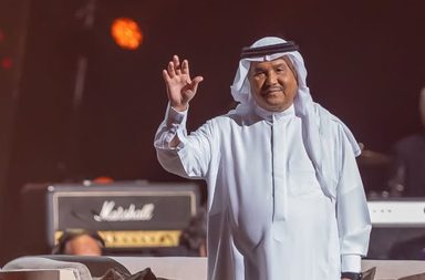 نجل محمد عبده يفاجئ الجمهور بمواهبه الفنية المشتركة مع والده