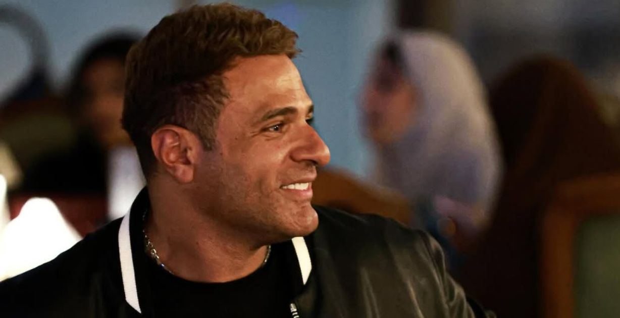 محمد نور يكشف حقيقة توثيق جنازة والده