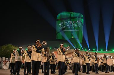 الفلكلور والفنون التراثية تزيّن احتفالات اليوم الوطني السعودي الـ95 في مدن المملكة