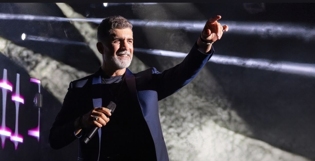 ما بين اللحية البيضاء والتصريح الغامض: أوزجان دينيز يقلق متابعيه!