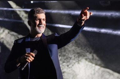 ما بين اللحية البيضاء والتصريح الغامض: أوزجان دينيز يقلق متابعيه!
