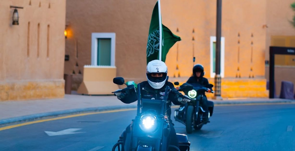 "سستر هود" أول فريق نسائي سعودي للدرجات النارية ينطلق بجولات حول مدن المملكة