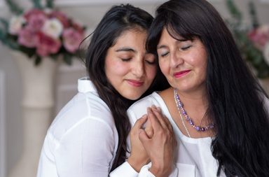 فساتين أم العروس: موديلات رائعة ومميزة تألقي بها كالملكات