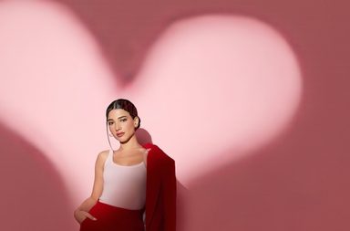 بالفيديو: نارين عمارة تدخل عالم التجميل من بوابة Narins Beauty