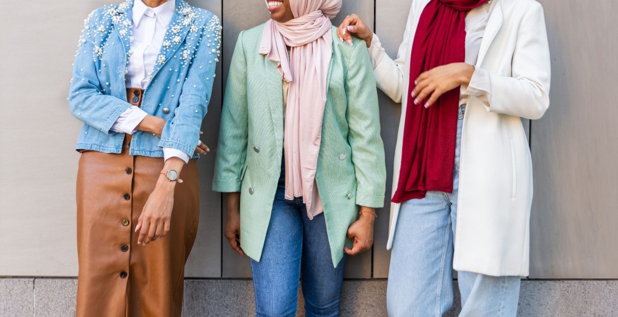 كيفية تنسيق ملابس نسائية محتشمة للمحجبات بأسلوب عصري