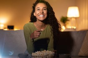 4 مسلسلات لا تفوتي مشاهدتها على نتفلكس بعضها مقتبس عن قصص حقيقية!