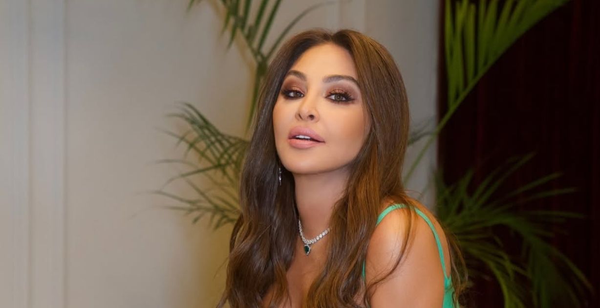 إليسا تستهل شهر أكتوبر الوردي بتذكر أصعب محطات حياتها وحربها مع سرطان الثدي