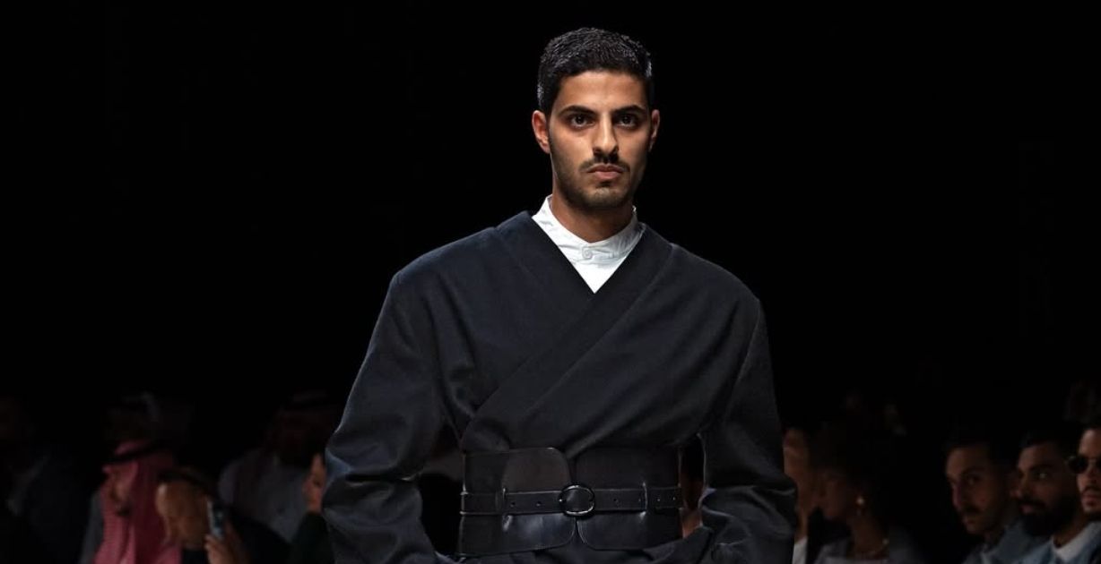 إنجاز سعودي على منصات باريس: علامة "كَمل" لأحمد زاهر تحصد جائزة الموضة من معهد العالم العربي